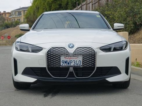 Used 2025 BMW i4 eDrive40 image 3