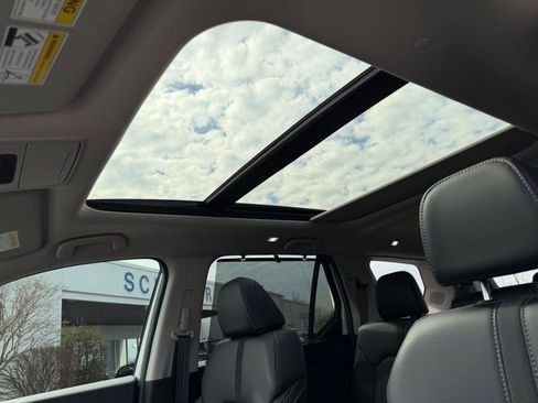 Used 2025 Honda Pilot Touring image 28