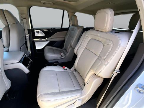 Used 2021 Lincoln Aviator Grand Touring w/ Equipment Group 302A AWD/4WD image 17