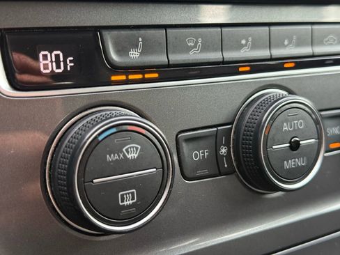 Used 2016 Volkswagen e-Golf SEL Premium w/ Driver Assistance Package image 19