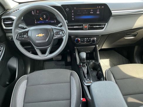 Used 2025 Chevrolet TrailBlazer LS w/ LS Convenience Package FWD image 17
