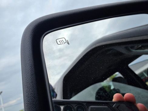 Used 2015 Ford F250 XLT w/ XLT Premium Package image 26