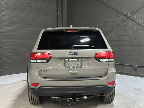 Used 2019 Jeep Grand Cherokee Laredo AWD/4WD image 5