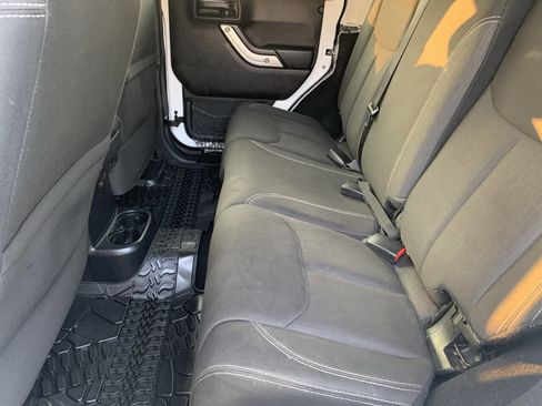 Used 2016 Jeep Wrangler Unlimited Sahara image 18