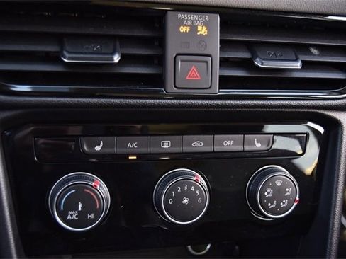 Certified 2023 Volkswagen Taos SE w/ Panoramic Sunroof Package image 14