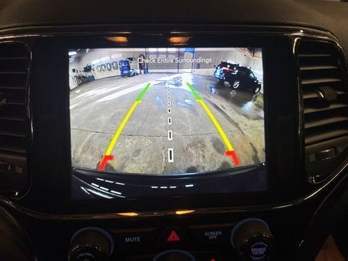 Used 2022 Jeep Grand Cherokee Laredo X image 15