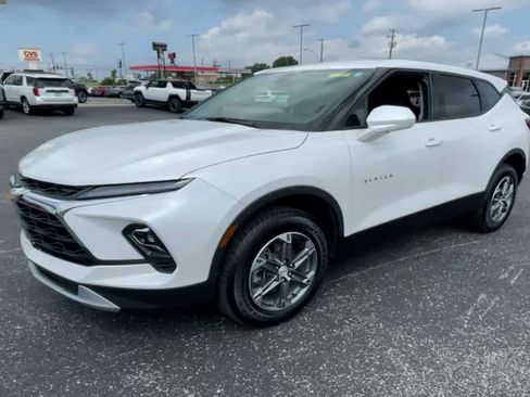 Used 2024 Chevrolet Blazer LT FWD image 5