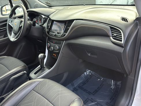 Used 2022 Chevrolet Trax LT w/ Driver Confidence Package image 11