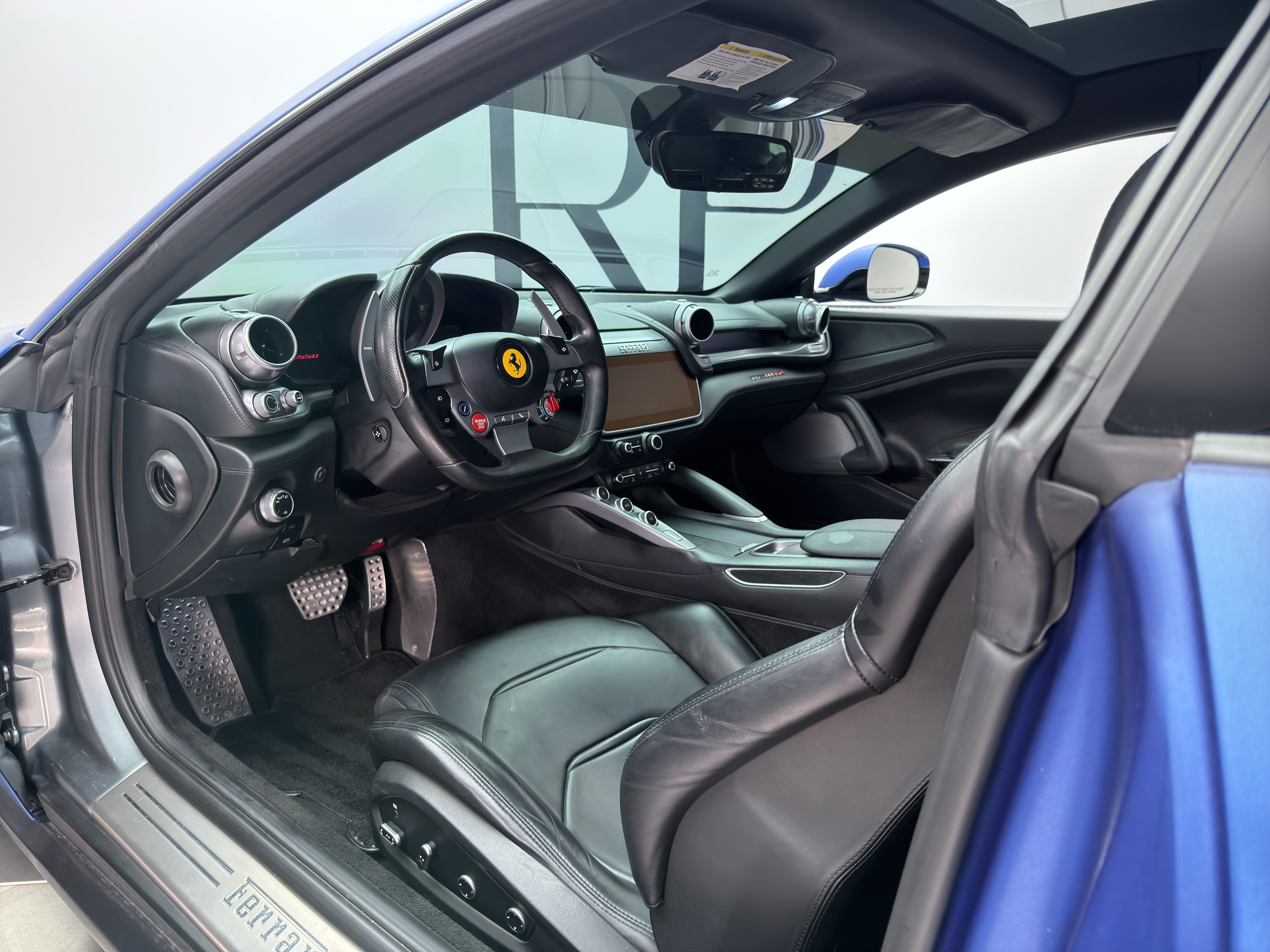 Used 2017 Ferrari GTC4Lusso AWD/4WD image 15