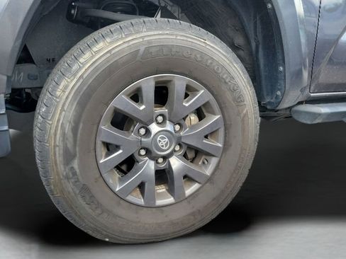 Used 2022 Toyota Tacoma SR5 w/ Technology Package AWD/4WD image 4