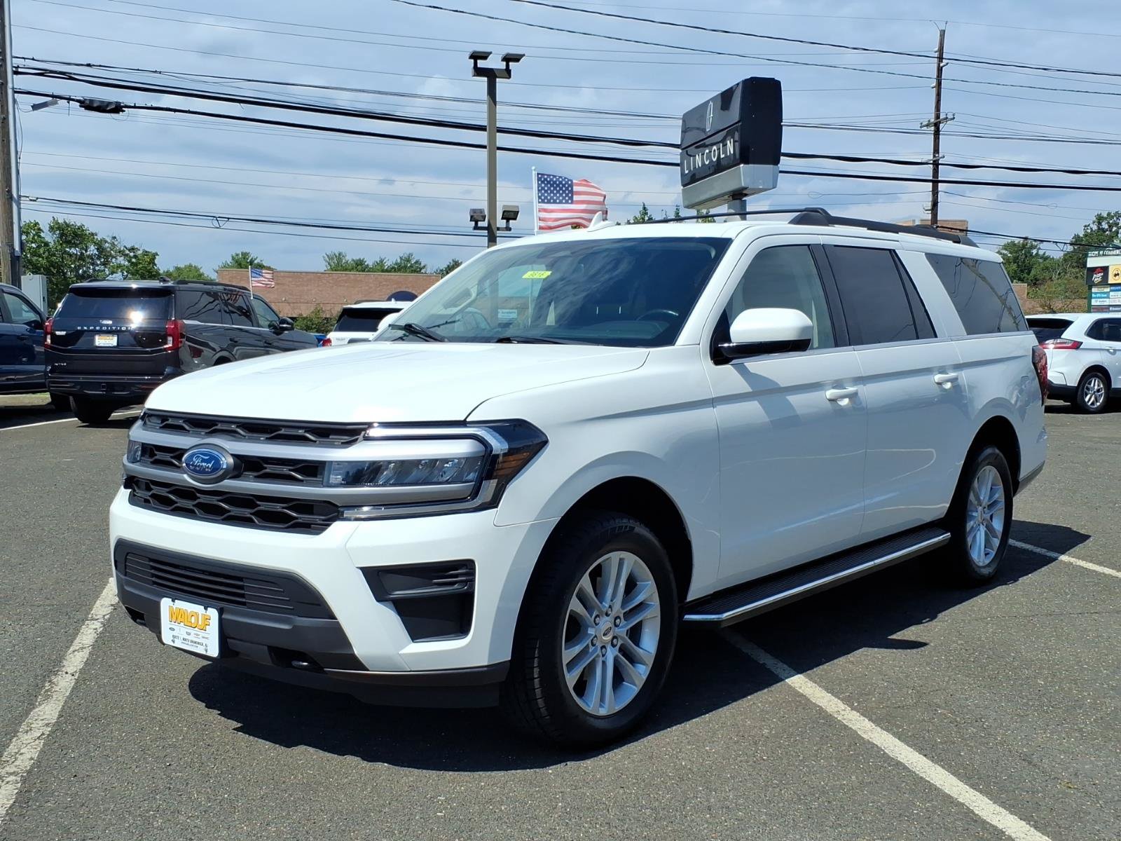 Used 2022 Ford Expedition Max XLT AWD/4WD image 3
