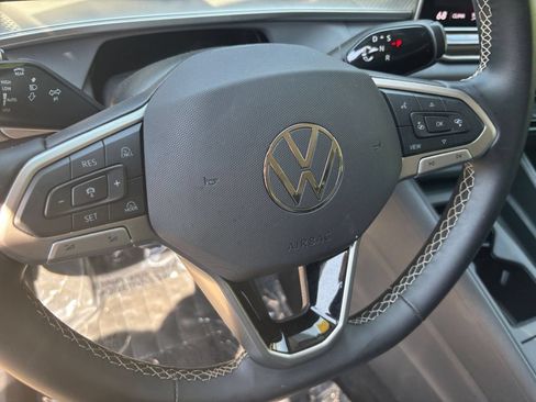 Used 2026 Volkswagen Tiguan SE AWD/4WD image 28
