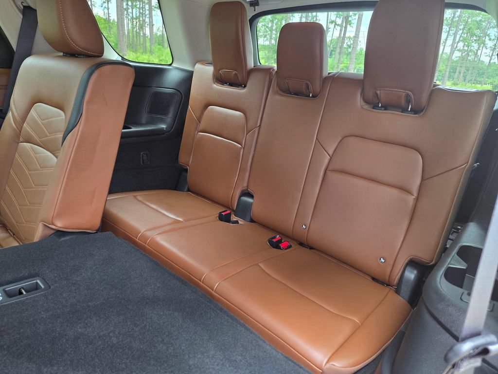 Used 2024 Nissan Pathfinder Platinum w/ Black Appearance Package FWD image 19