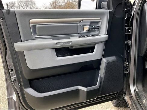 Used 2017 RAM 1500 Classic SLT image 16