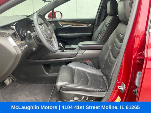 Used 2017 Cadillac XT5 Platinum w/ Driver Assist Package AWD/4WD image 2