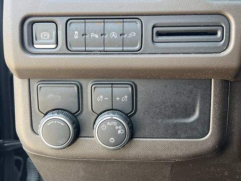 Used 2021 Chevrolet Suburban LT RWD image 23