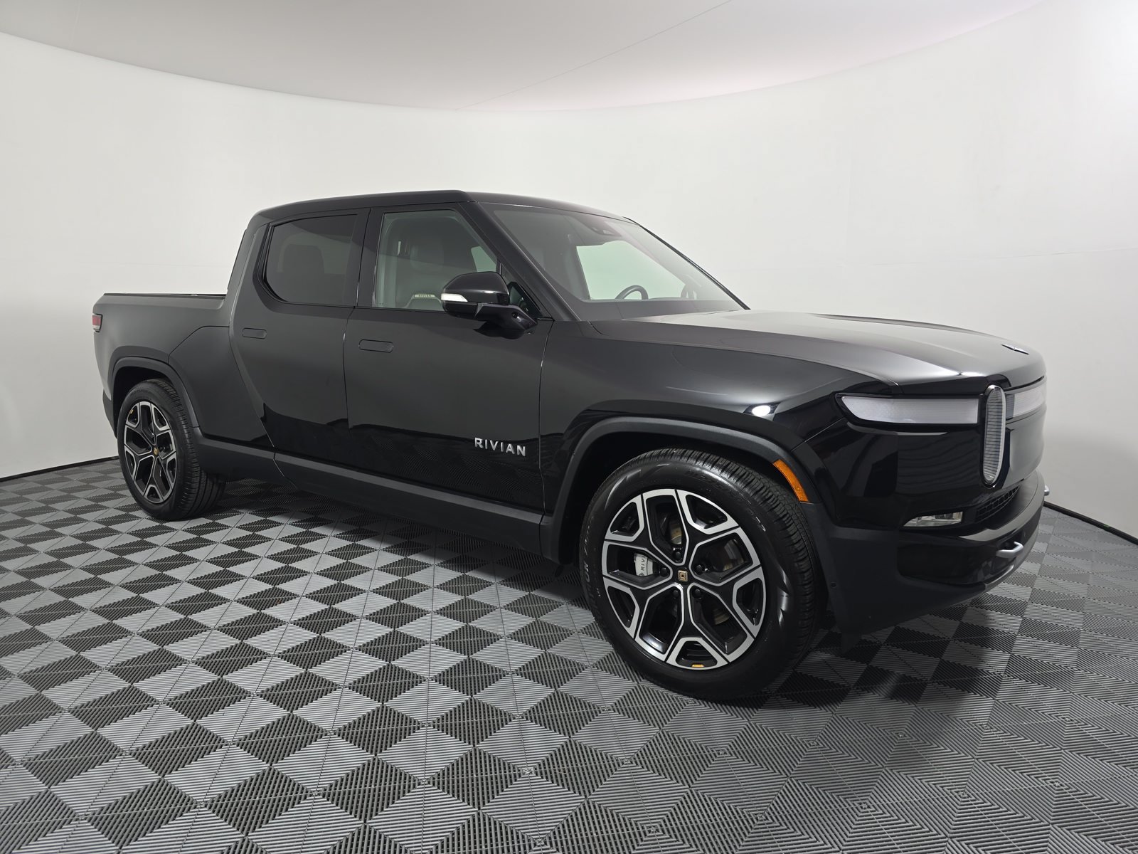 Used 2024 Rivian R1T Adventure Dual AWD/4WD image 7