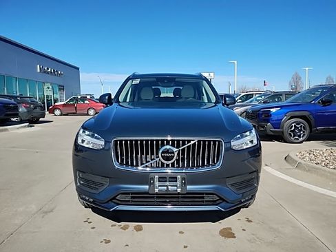 Used 2022 Volvo XC90 T6 Momentum AWD/4WD image 3