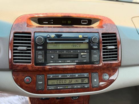 Used 2006 Toyota Camry XLE w/ VSC & Side Airbag Pkg FWD image 14