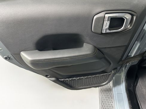 Used 2025 Jeep Wrangler Sahara image 24