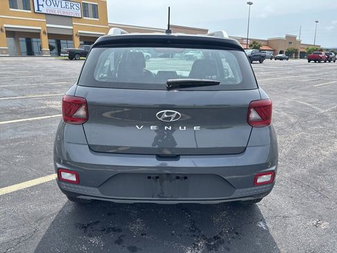 Used 2025 Hyundai Venue Limited FWD image 6