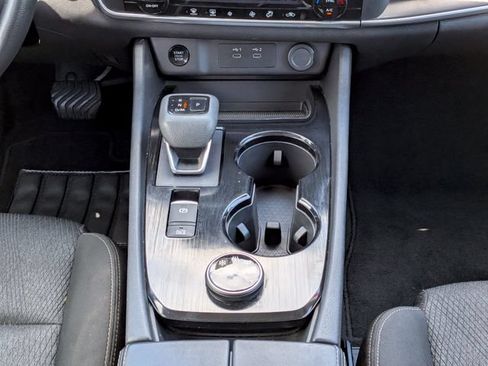 Used 2024 Nissan Rogue SV AWD/4WD image 18