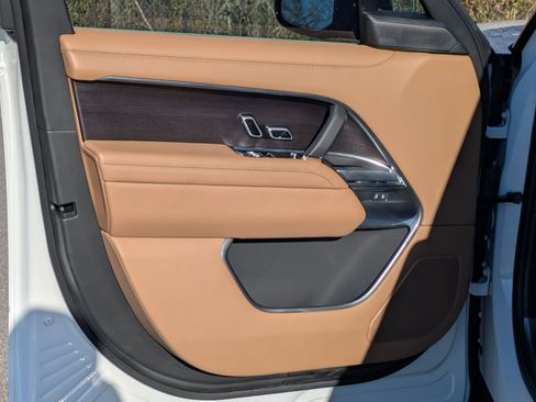 Certified 2025 Land Rover Range Rover SE image 20