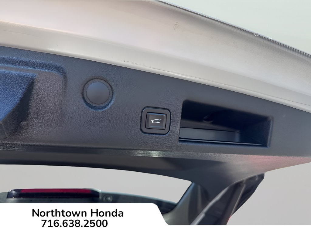 Used 2018 Chevrolet Equinox Premier FWD image 19