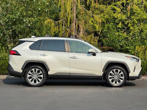 Used 2021 Toyota RAV4 Limited AWD/4WD image 36