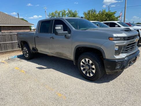 Used 2025 Chevrolet Silverado 2500 Custom w/ Custom Convenience Package AWD/4WD image 2