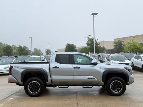 Used 2026 Toyota Tacoma TRD Off-Road AWD/4WD image 6