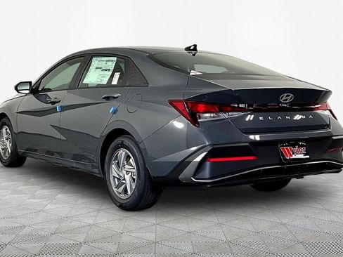 New 2026 Hyundai Elantra SE FWD image 4