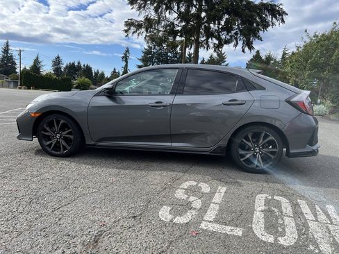 Used 2017 Honda Civic Sport image 8