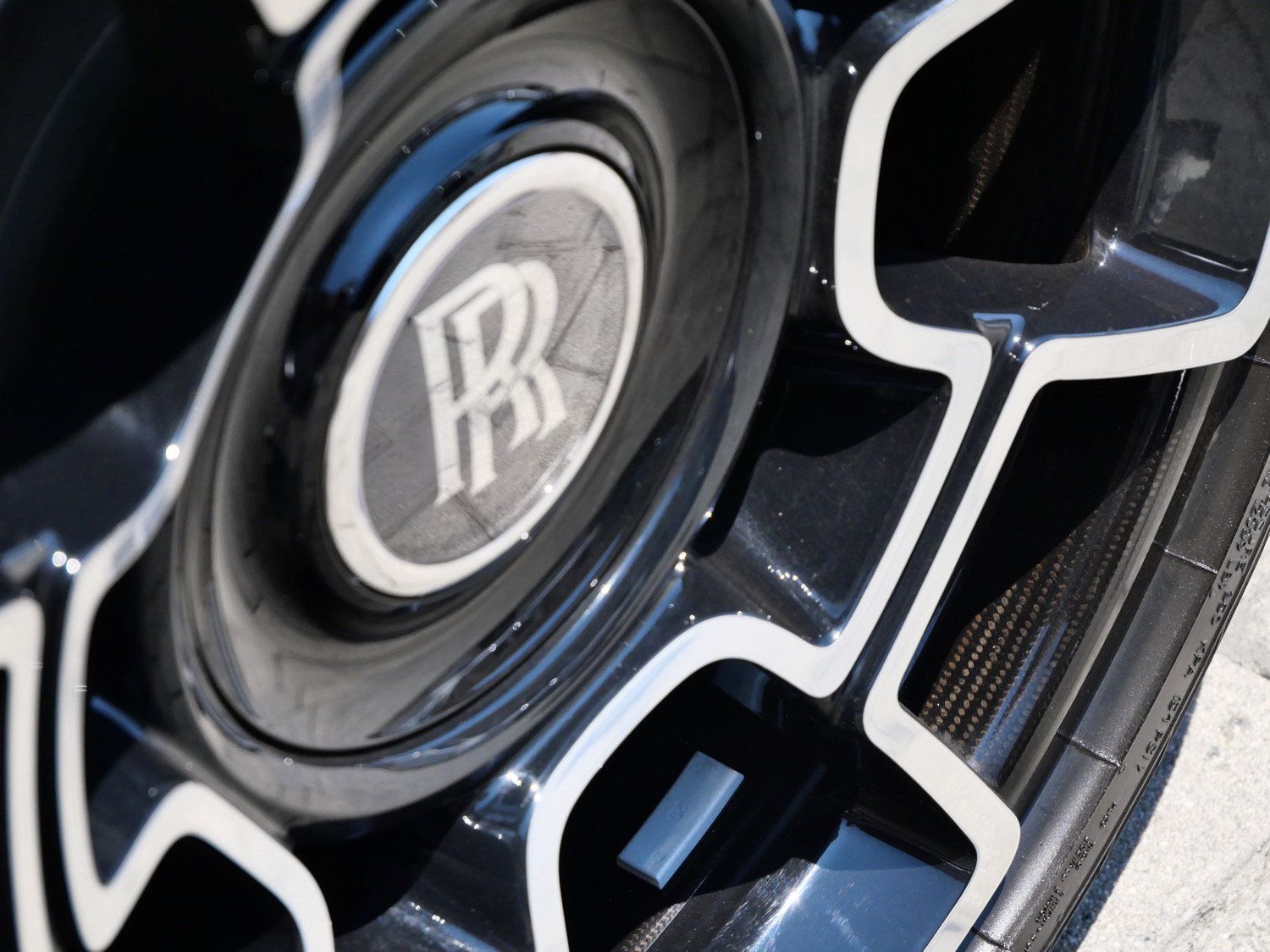 Used 2018 Rolls-Royce Dawn RWD image 21