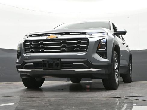 Used 2026 Chevrolet Equinox LT w/ Safety and Technology Package FWD image 31
