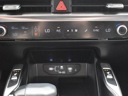 Certified 2025 Kia Sorento S w/ Panoramic Sunroof Package image 21