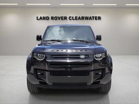 Used 2025 Land Rover Defender 110 X-Dynamic SE AWD/4WD image 8