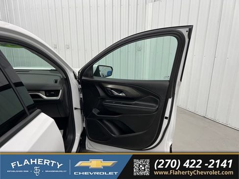 Used 2024 GMC Terrain SLT AWD/4WD image 17