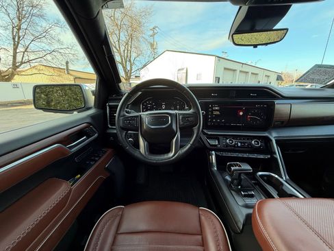 Used 2025 GMC Sierra 1500 Denali Ultimate image 2