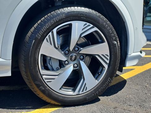 Used 2025 Audi Q6 e-tron Premium Plus w/ Premium Plus AWD/4WD image 28