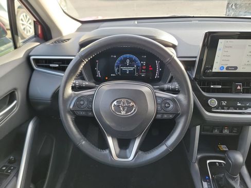 Used 2023 Toyota Corolla Cross XLE image 14
