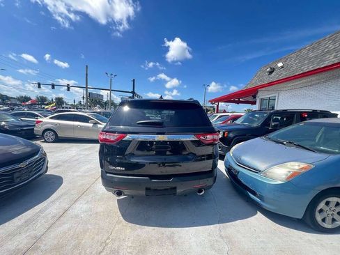 Used 2020 Chevrolet Traverse LT FWD image 7