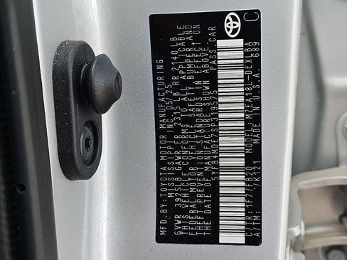 Used 2025 Toyota Corolla LE FWD image 24