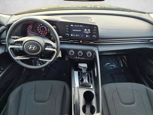Used 2022 Hyundai Elantra SE FWD image 16