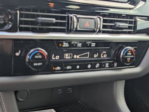 New 2025 Nissan Pathfinder SV image 13