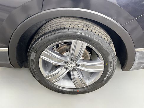 Used 2020 Volkswagen Tiguan SEL w/ 3rd Row Seat Package image 37