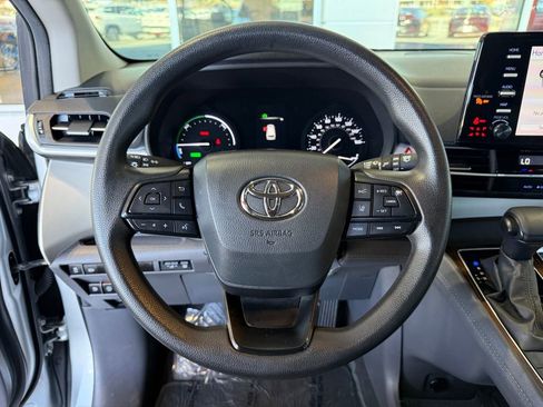 Used 2024 Toyota Sienna LE image 22