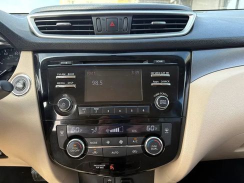 Used 2016 Nissan Rogue SV AWD/4WD image 12