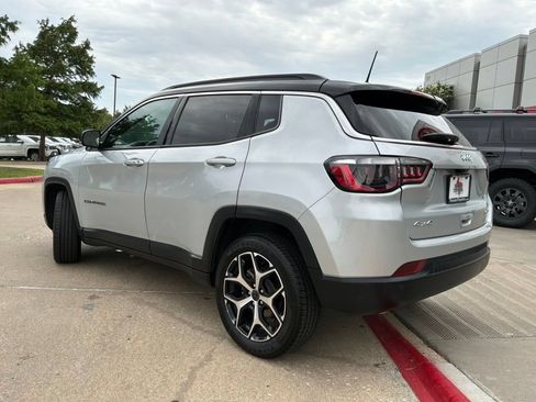 Used 2025 Jeep Compass Limited AWD/4WD image 8