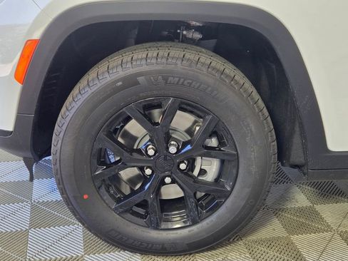 New 2025 Jeep Grand Cherokee L Laredo RWD image 5
